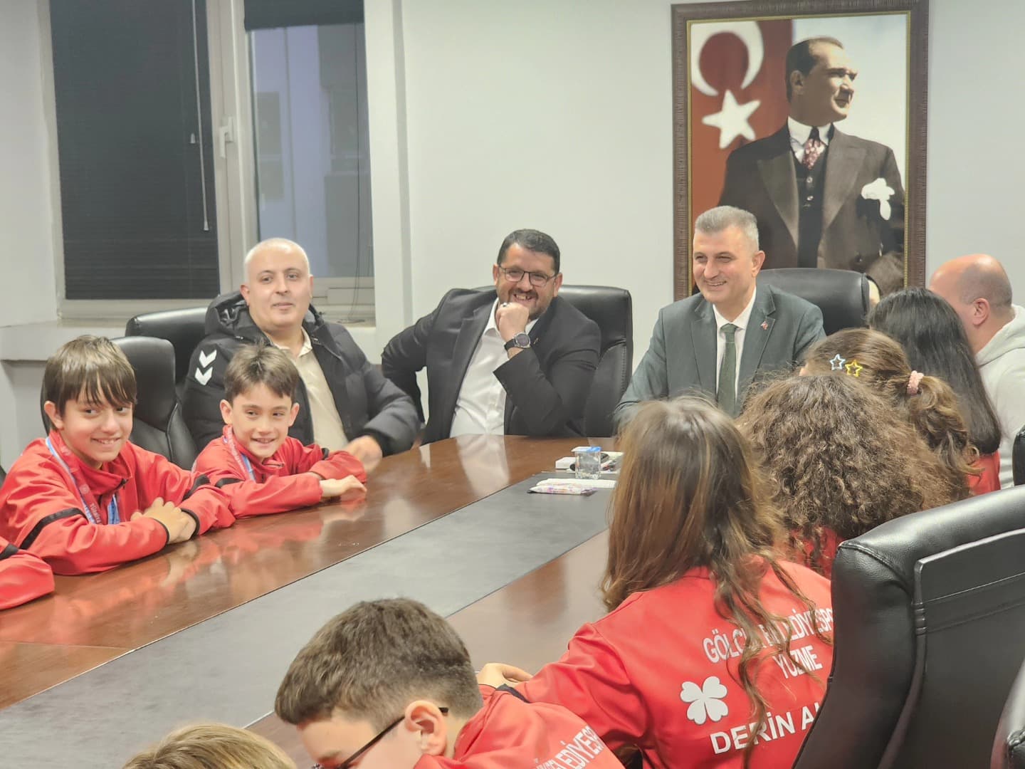 Gölcük'te Yüzücüler Başkan Sezer'i Ziyaret Etti!