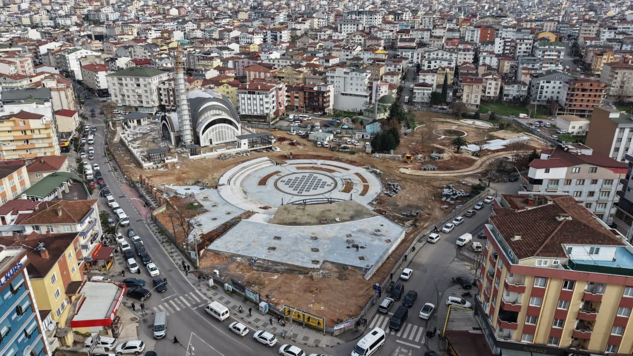 Çayırova Kent Meydanı'nda Çalışmalar Tam Gaz!