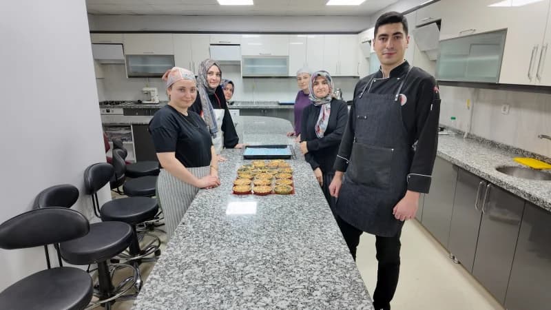 Çayırova'da Geleceğin Pasta Şefleri Eğitime Başladı!