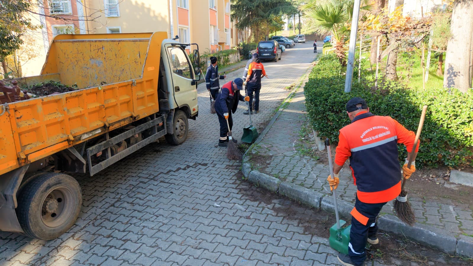 Başiskele'de Temizlik Seferberliği Devam Ediyor!