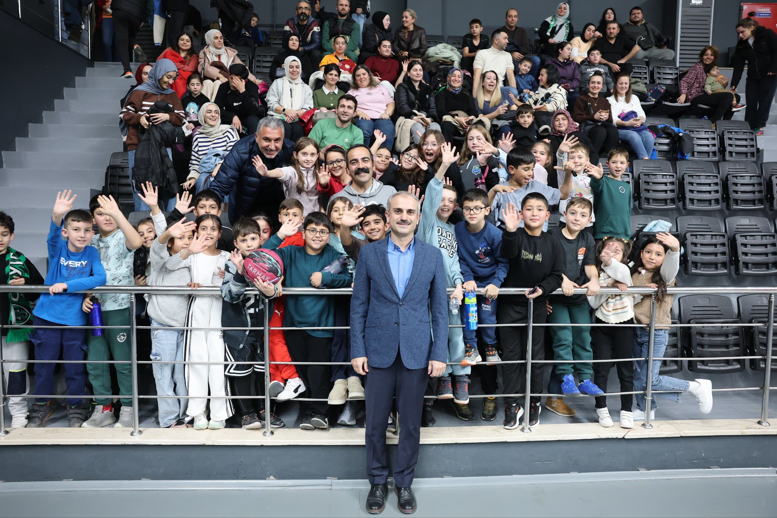 Çayırova'da Minik Basketbolseverlerin Büyük Sevinci!