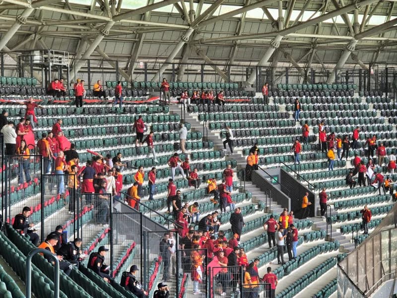 Galatasaraylı Taraftarlar Kocaeli'de Coşkuyla Karşılandı!