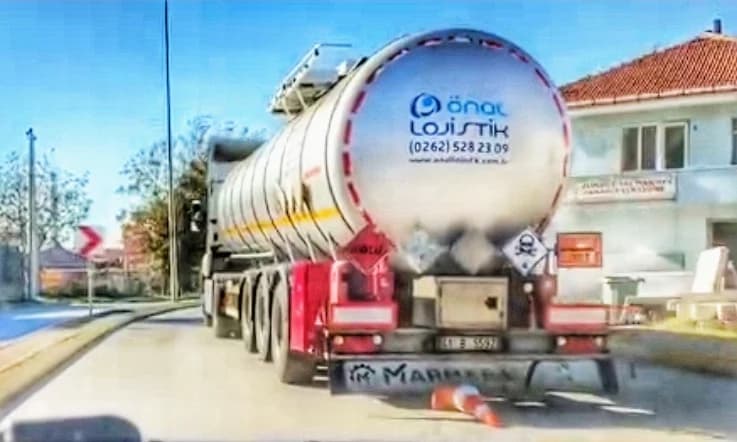 Körfez Güney Mahallesi'nde Tır Tehlikesi!