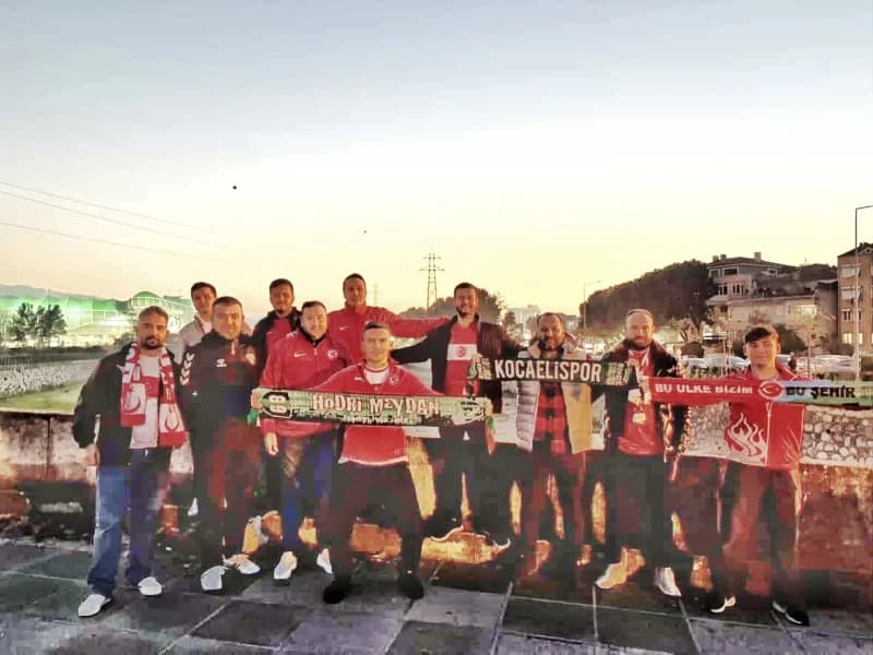 Kocaelispor Taraftarlarına Bursa'da Sevgi Seli!