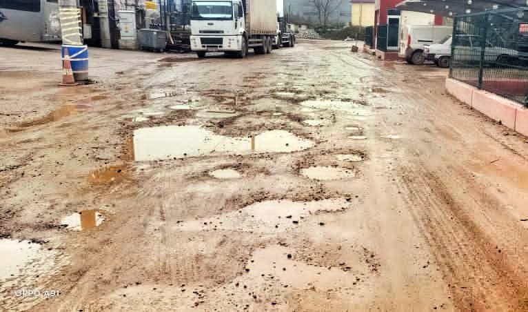 Kartepe'de Çulhane Caddesi yağmurla çamur deryası!