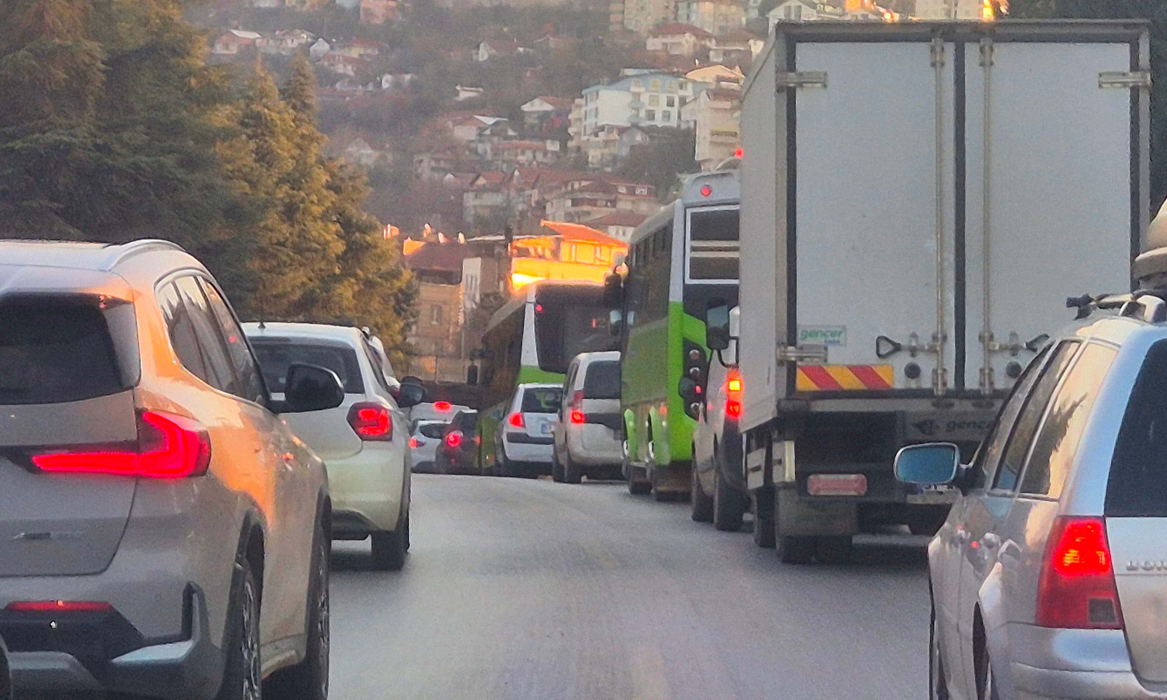 Derince'de Sabah Trafik Çilesi!