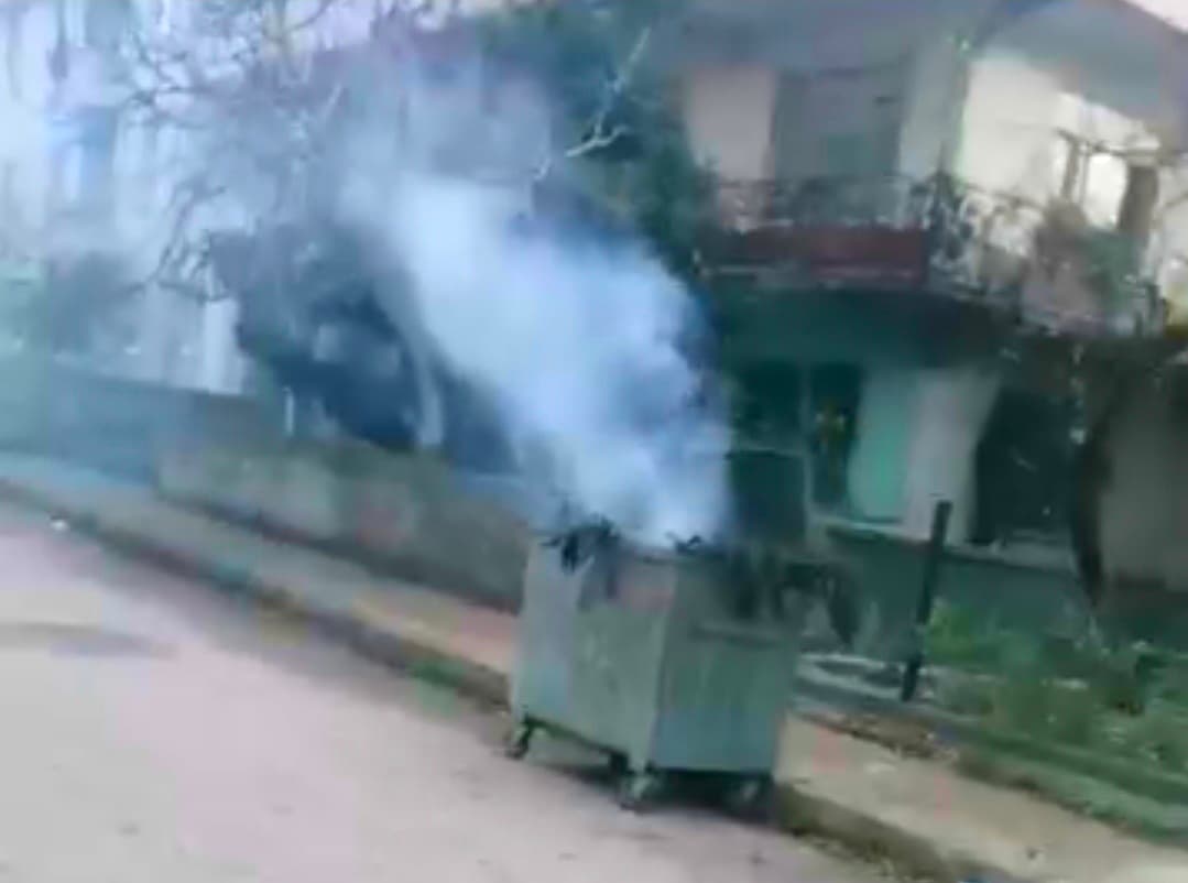 İzmit Harmantarla'da Çöp Konteynerleri Yakılıyor!