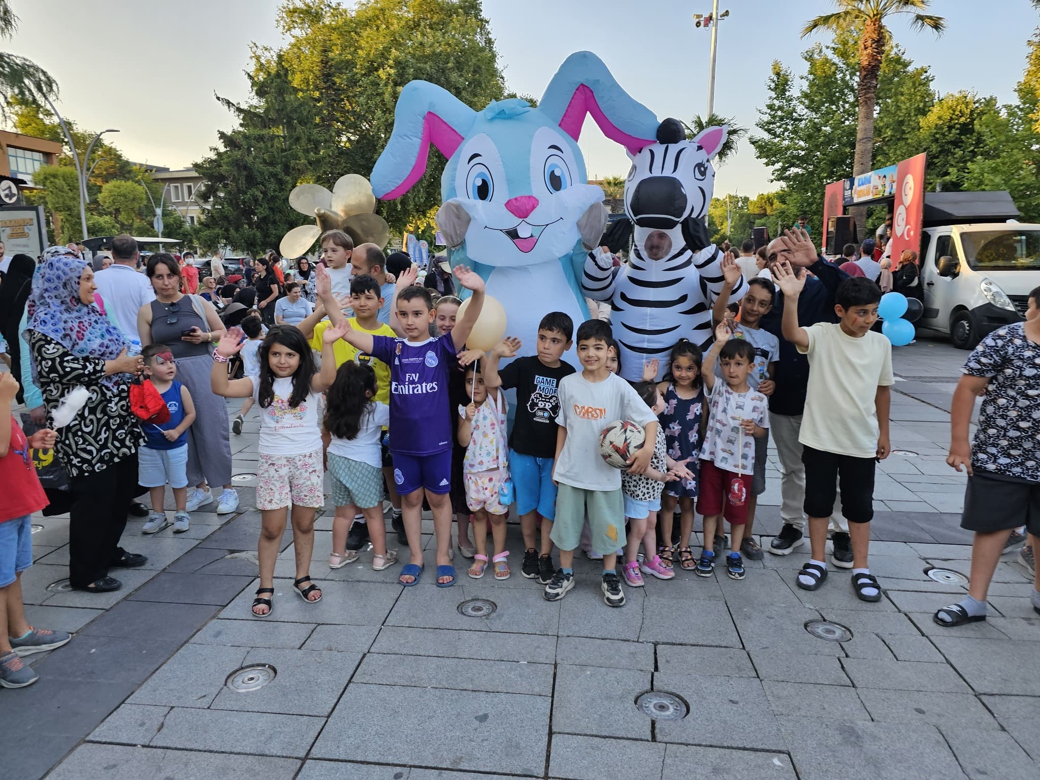 Gölcük'te Çocuklar İçin Çifte Şenlik!