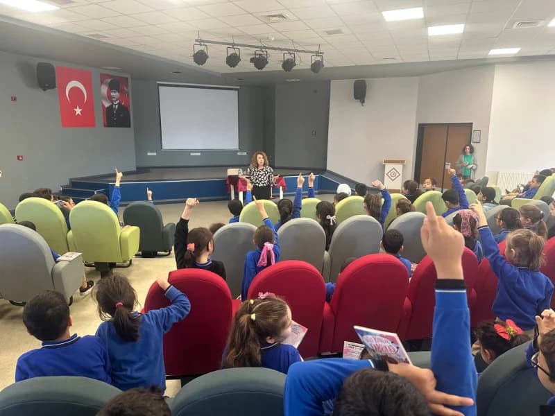 Çayırova Kitap Günleri'nin Coşkusu Okullarda!