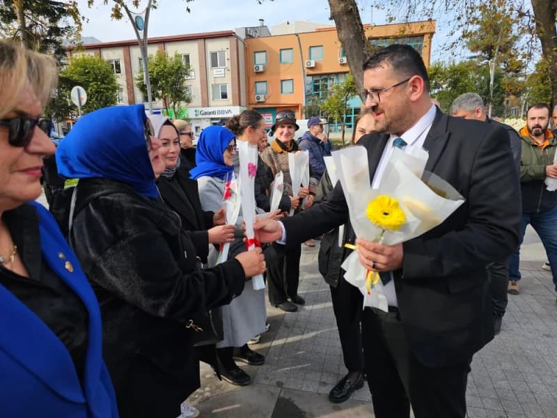 Gölcük'te Dünya Kadın Hakları Günü Coşkuyla Kutlandı!
