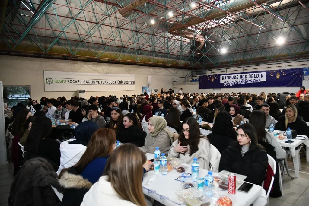 Başkan Özlü, üniversiteli gençlerle iftar yaptı