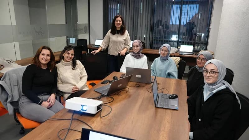 Başiskele'de Gençlik Merkezi Eğitimle Buluşuyor!