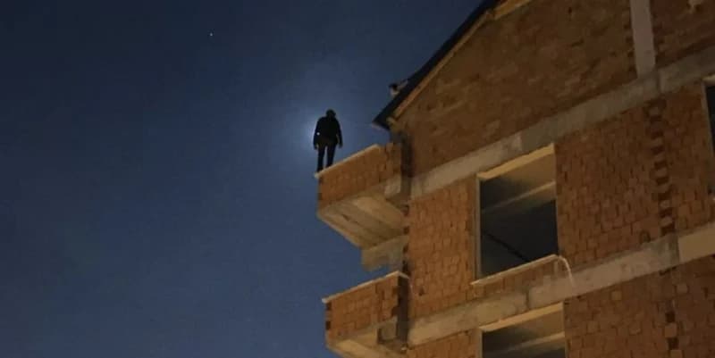 Körfez'de İnşaatın Tepesinde Heyecan Dolu Anlar!