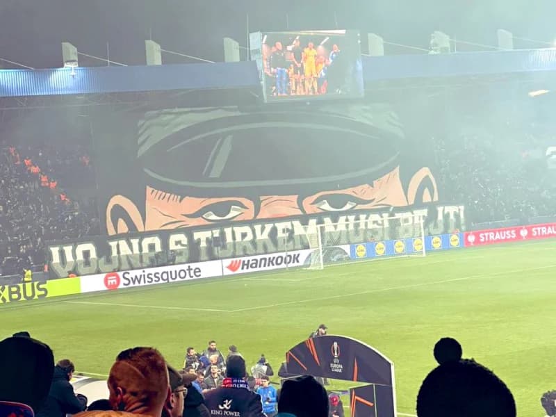Fenerbahçe Maçında Çekya Ekibinden Irkçı Pankart!