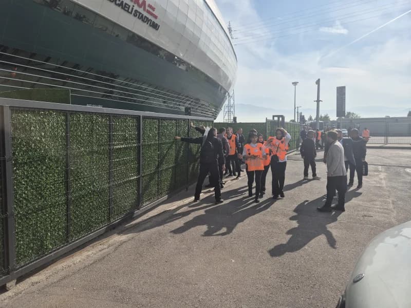 Kocaeli Stadyumu'nda Kaza: Güvenlik Görevlisi Yaralandı!