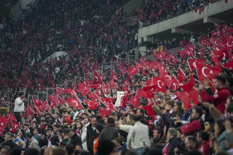 Bursa'da Millî Maçta Sponsorlara Ayrılan Biletler Tepki Çekti!