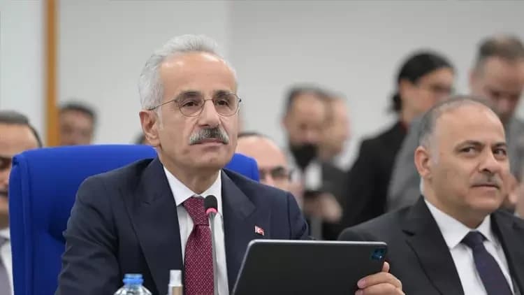 Gebze'de Binanın Çökmesi: Bakan Uraloğlu'ndan Açıklama!