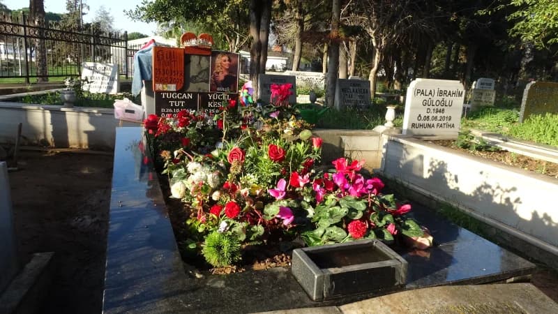 Tuzla'da Güllü'nün Kabri Güllerle Donatıldı!