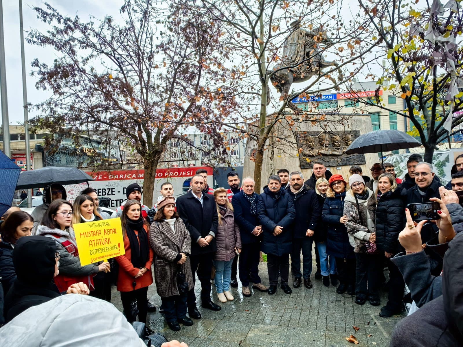 Gebze'de Atatürk Heykeli Tartışması!