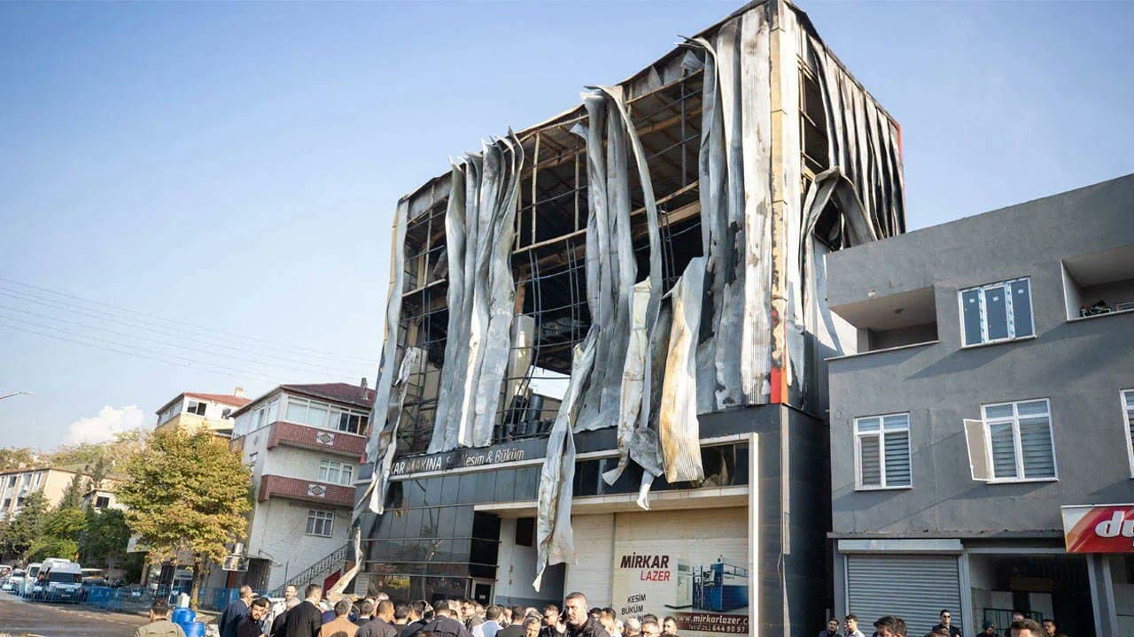 Dilovası'nda Kozmetik Fabrikası Yangını!