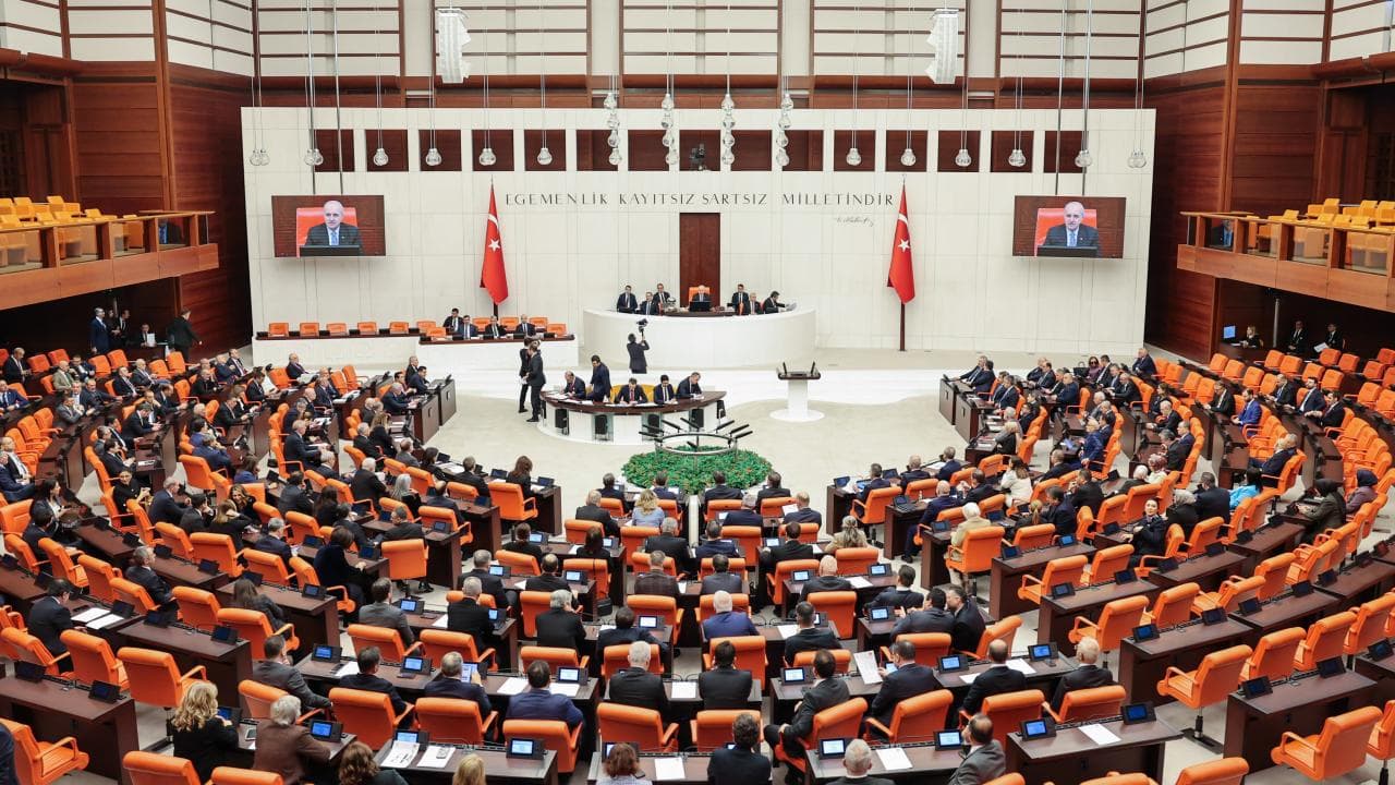 Özgür Özel: Emekli Maaşı Sefalet Ücreti!