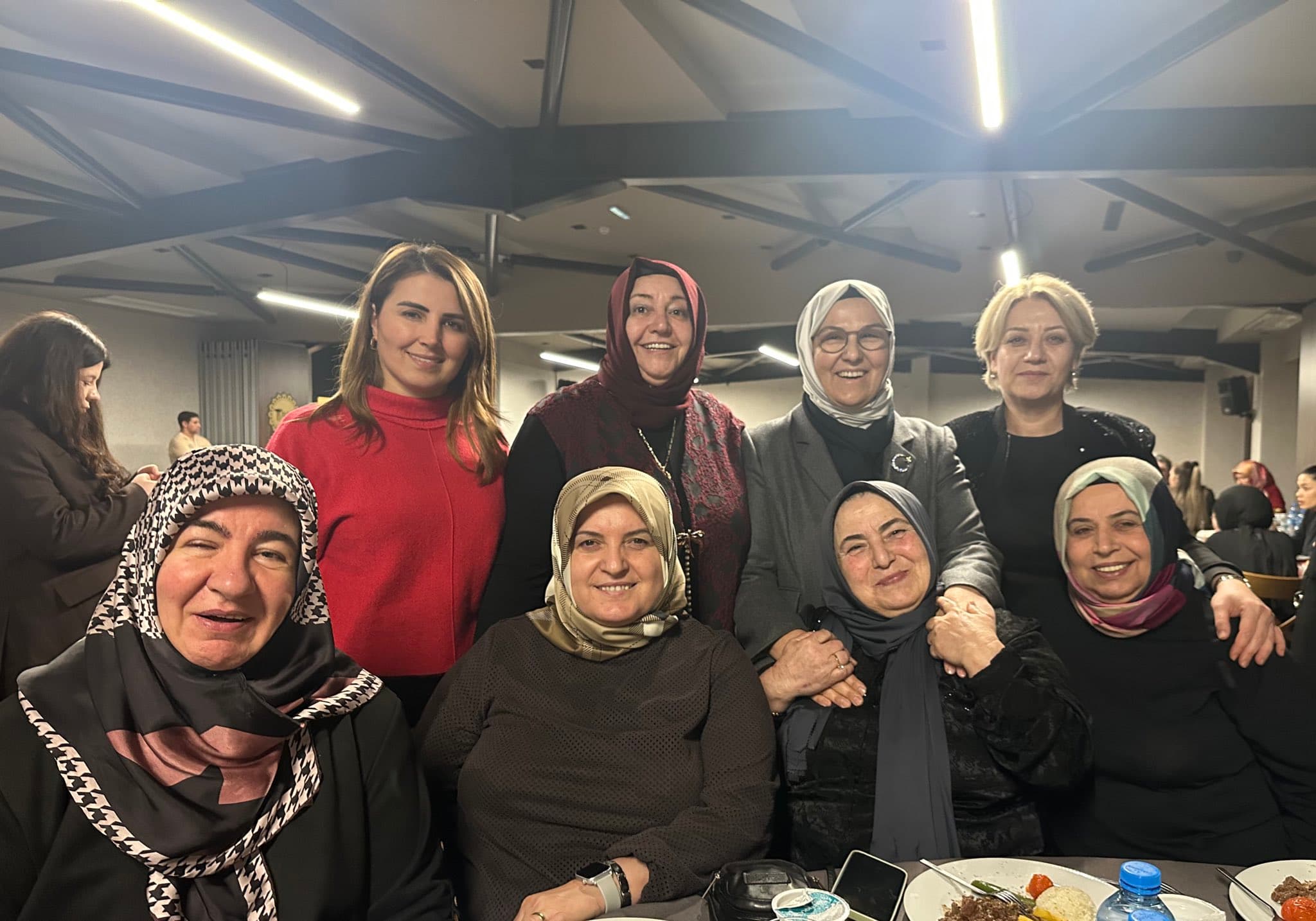 İzmit'te AK Parti Kadın Kolları Toplandı!