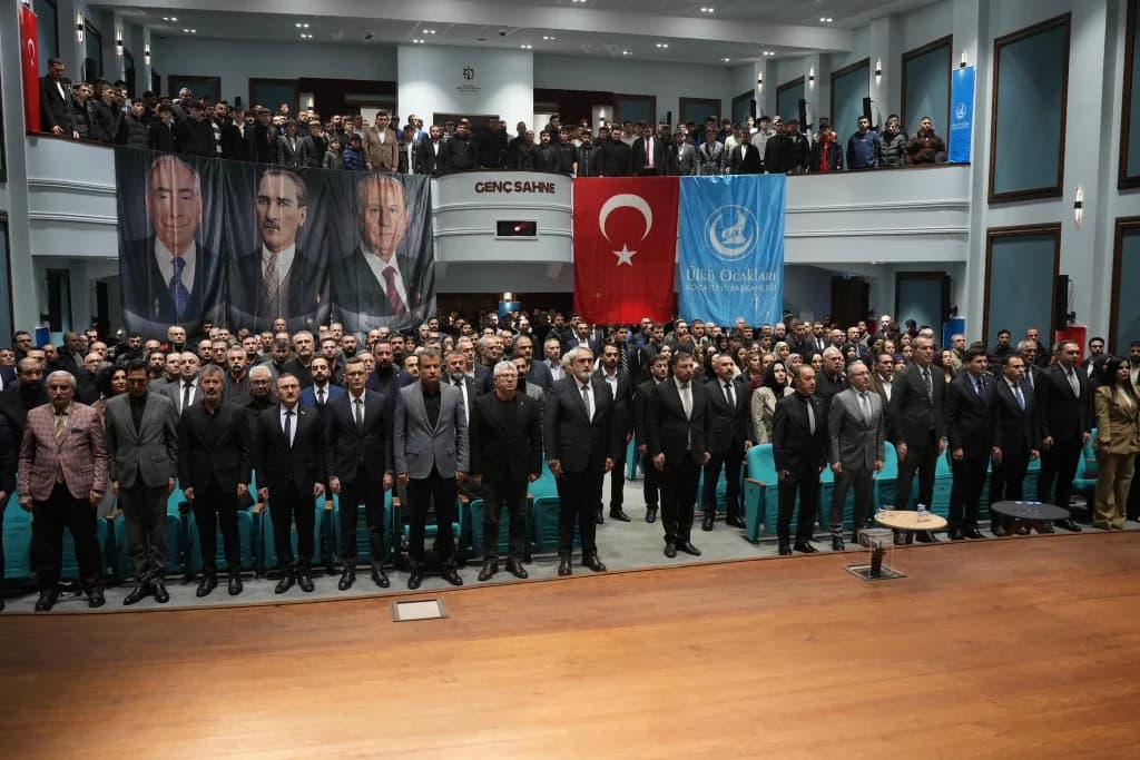 Ülkü Ocakları'nda sertifika heyecanı