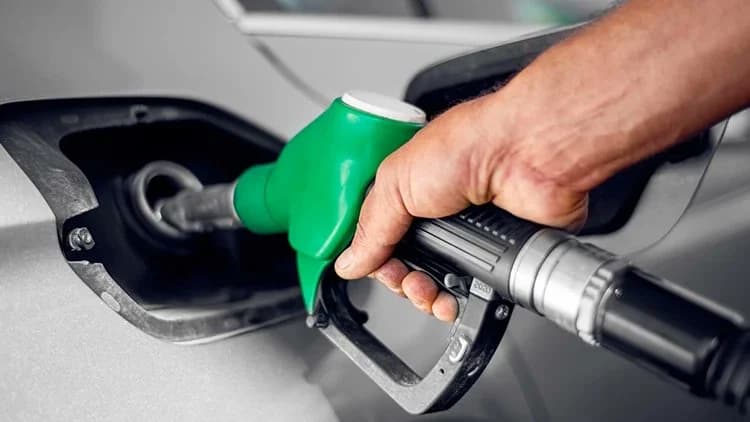Benzine yeni zam beklentisi