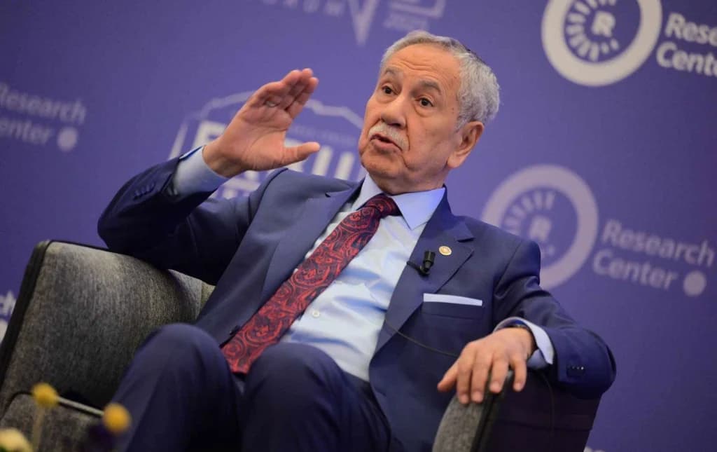 Bülent Arınç'tan siyasete ve topluma eleştiri