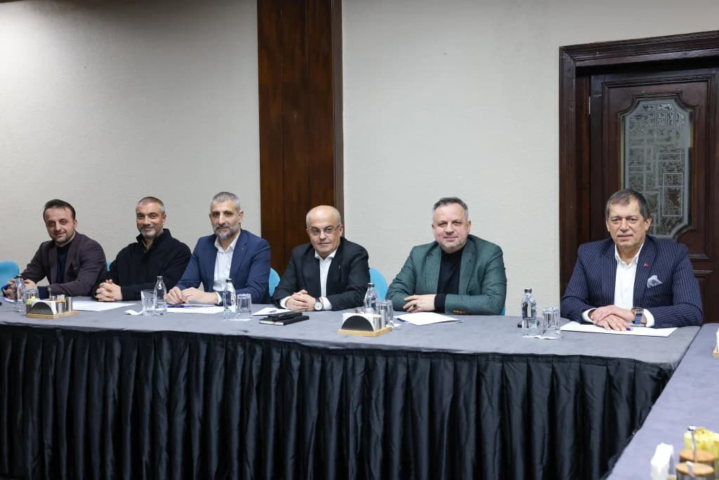 AK Parti Kocaeli'de sahur mesaisi