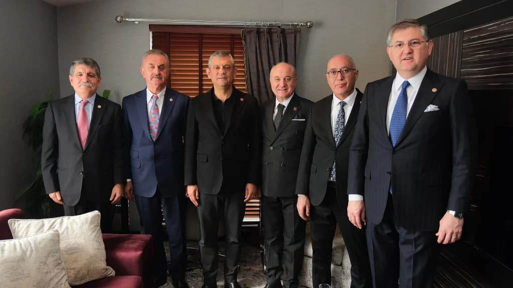 Özgür Özel'den Kocaeli Çıkarması: Miting Öncesi Kritik Toplantı