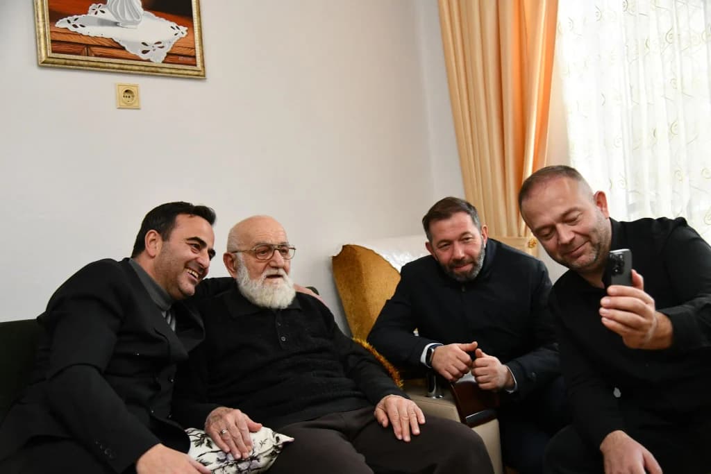 Başkan Özlü'den AK Parti emektarlarına vefa ziyareti