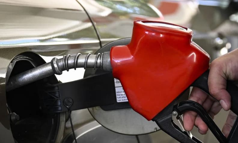 2,99 TL'lik motorin zammı iptal edildi
