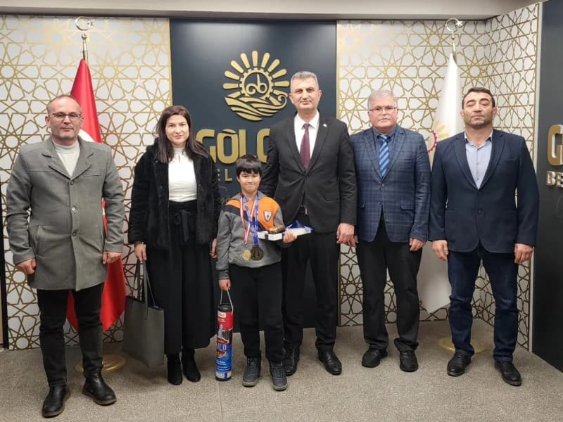 Gölcük'ün Gururu Sarp Arel Başkan Sezer'e Konuk Oldu!