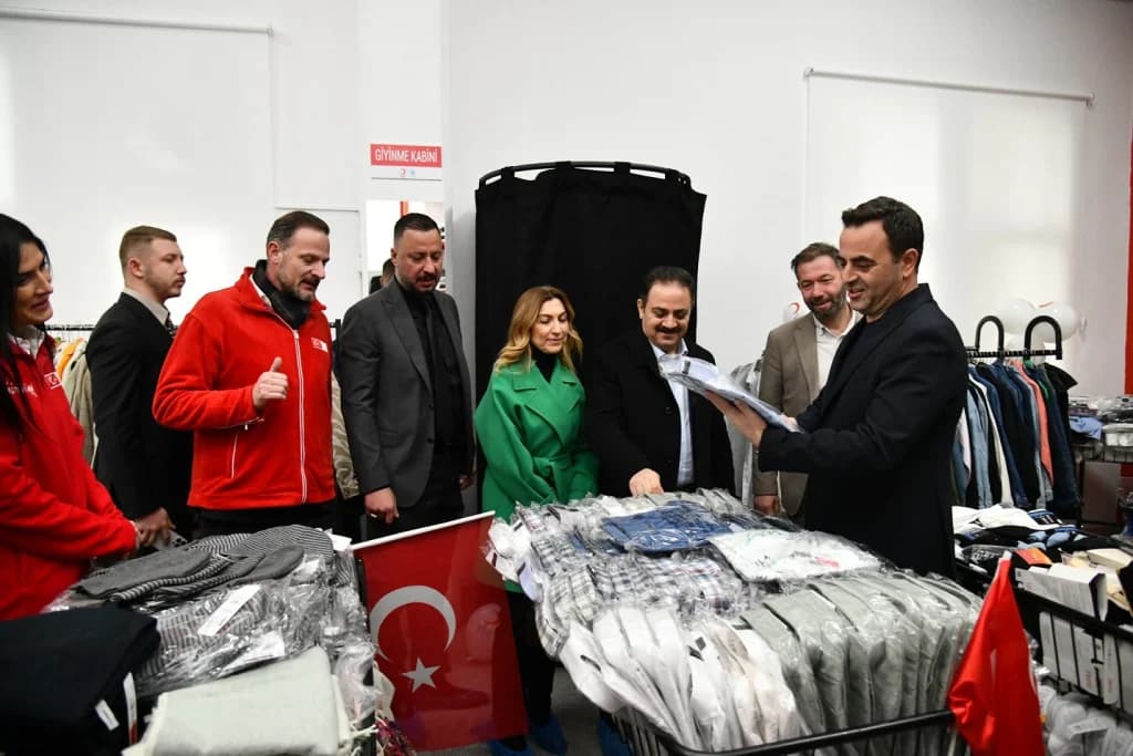 Başiskele'de Kızılay Butik Mağazası Açıldı
