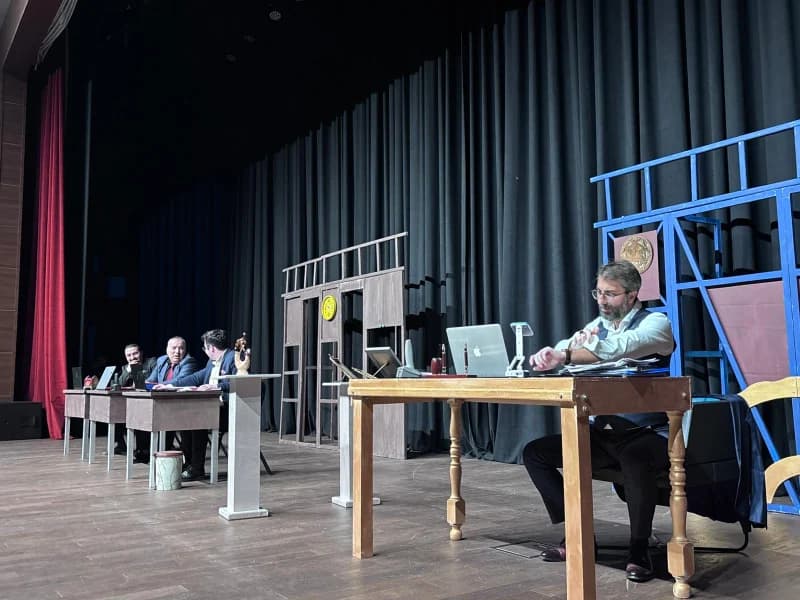 Başiskele'de Tiyatro Coşkusu: 'Kırık Ayna' Beğenildi!
