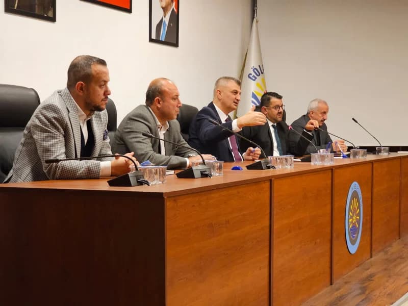 Gölcük'te Başkan Sezer muhtarları dinledi!