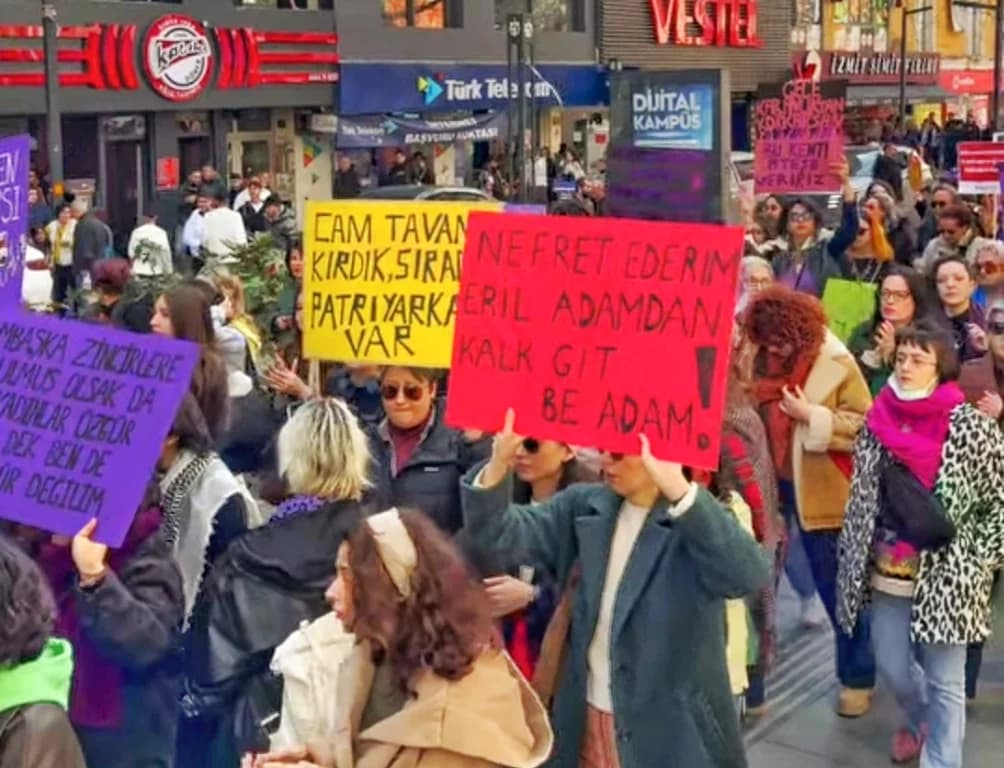 8 Mart Yürüyüşünde LGBTİ+ Bayrağı Gerginliği
