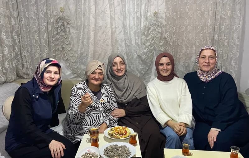 Kartepe'de Büyüklerin Yalnızlığına Dokunan Sıcak Bir El!