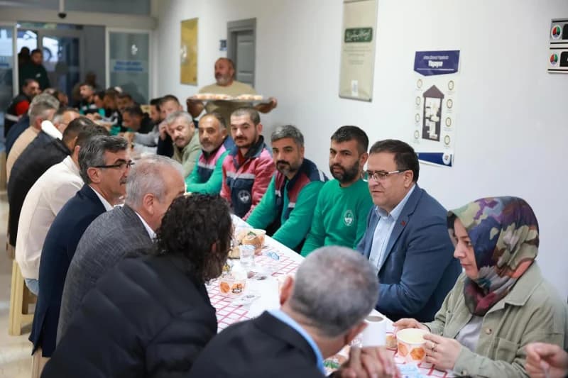 Başkan Gökçe, Derince'de Emekçilerle Kahvaltıda Buluştu!