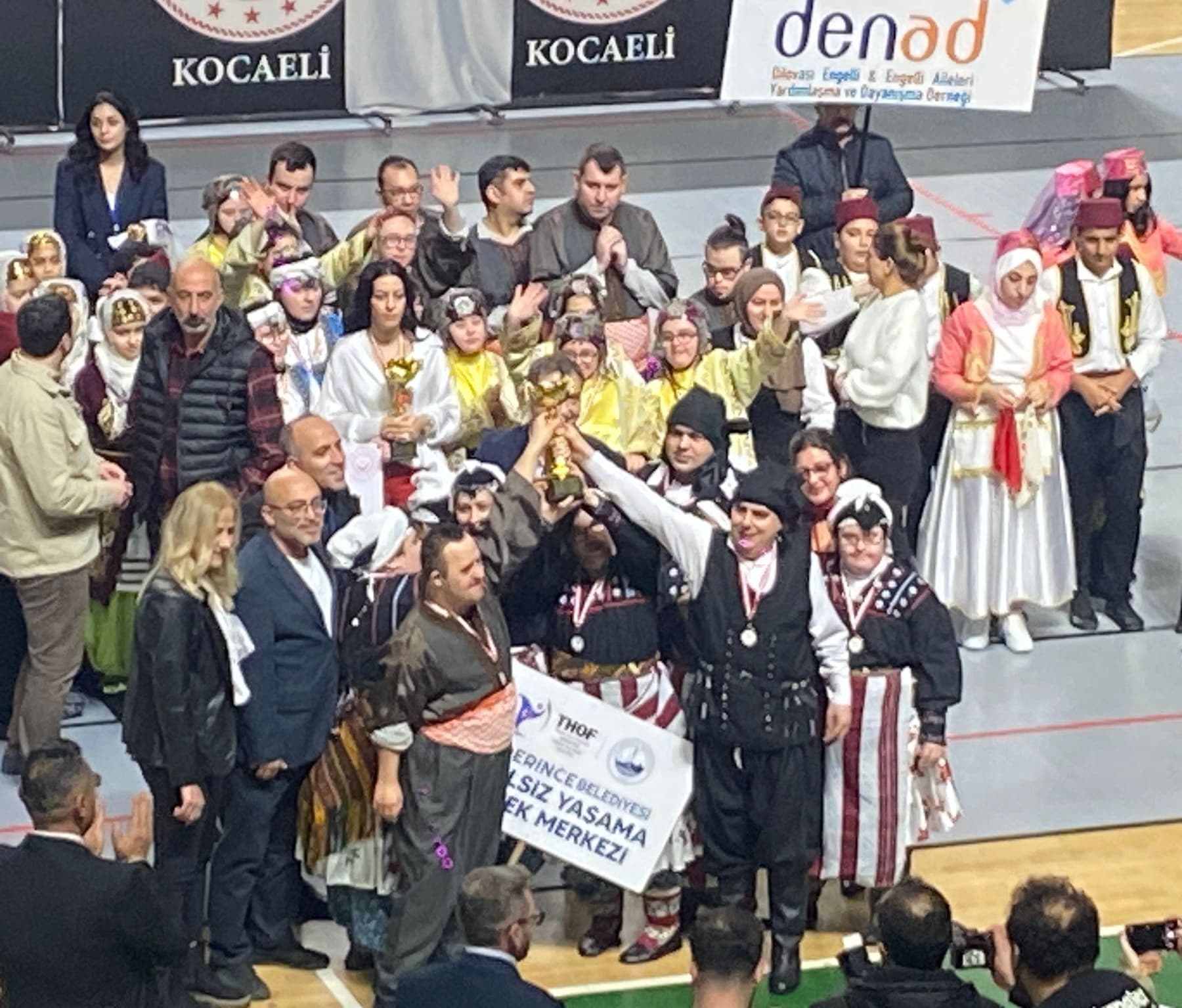 Derince'de EYDEM Halk Oyunları Gösterisi Büyük Beğeni Topladı!