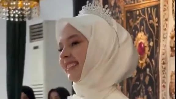 İslami Organizasyonda Hafız Tacı Töreni Tartışma Yarattı!