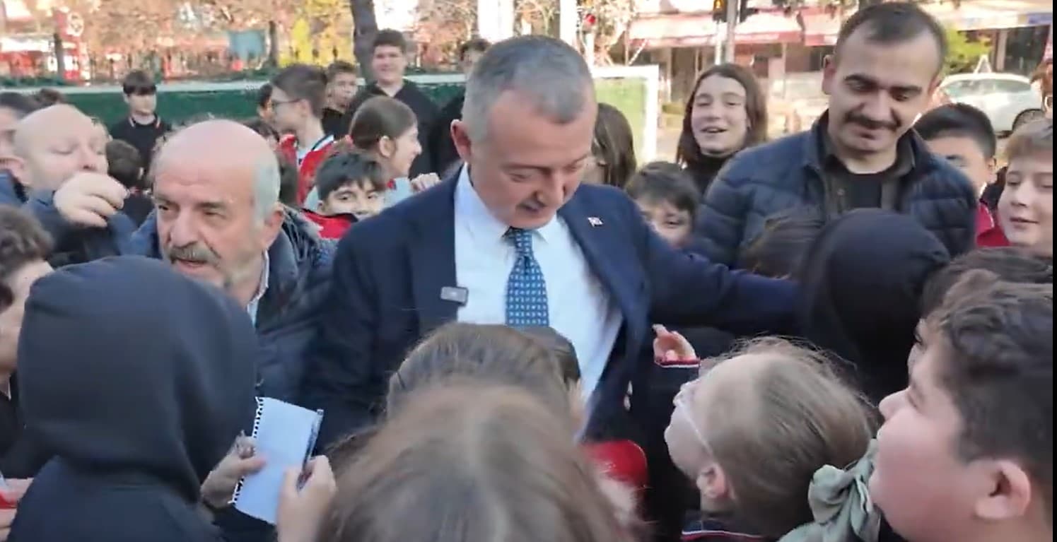 İzmit'te Sürpriz Ziyaret: Başkan Büyükakın Okulda!