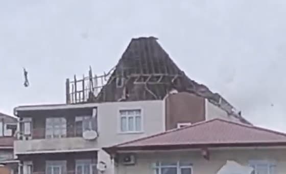 Gebze'de Fırtına Paniği!