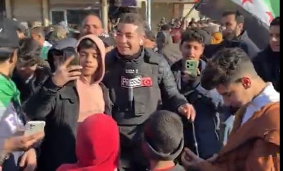 Rakka'da Mehmet Altunışık'a Yoğun İlgi!