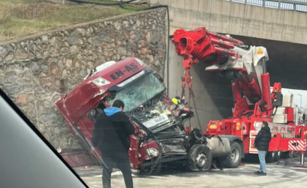 Gebze'de TIR Kazası: 1 Ağır Yaralı!
