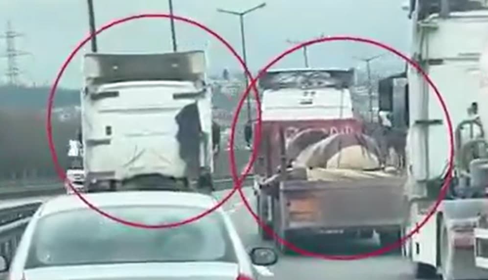 Kocaeli'de Sol Şeridi İşgal Eden TIR'a Ceza!