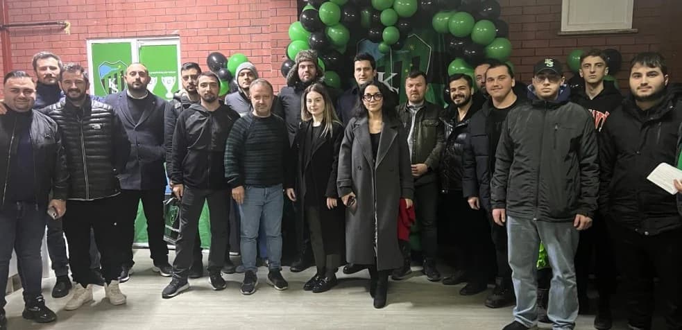Kocaelispor taraftarlarından sevgililer günü geleneği