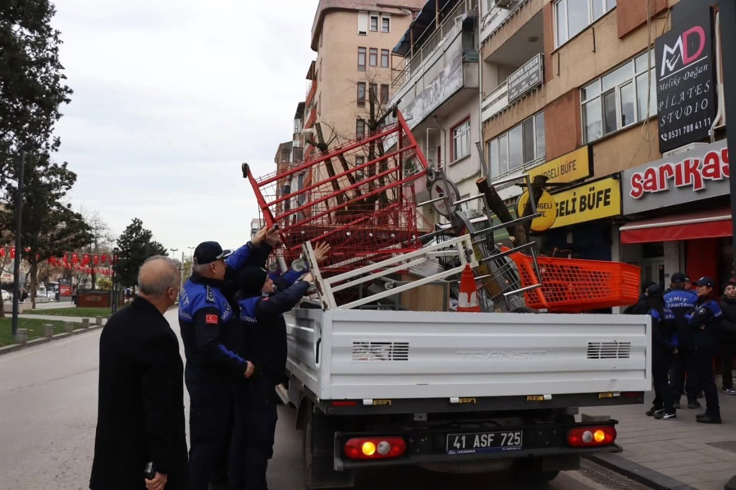 İzmit'te Kaldırım İşgallerine Sıkı Denetim!