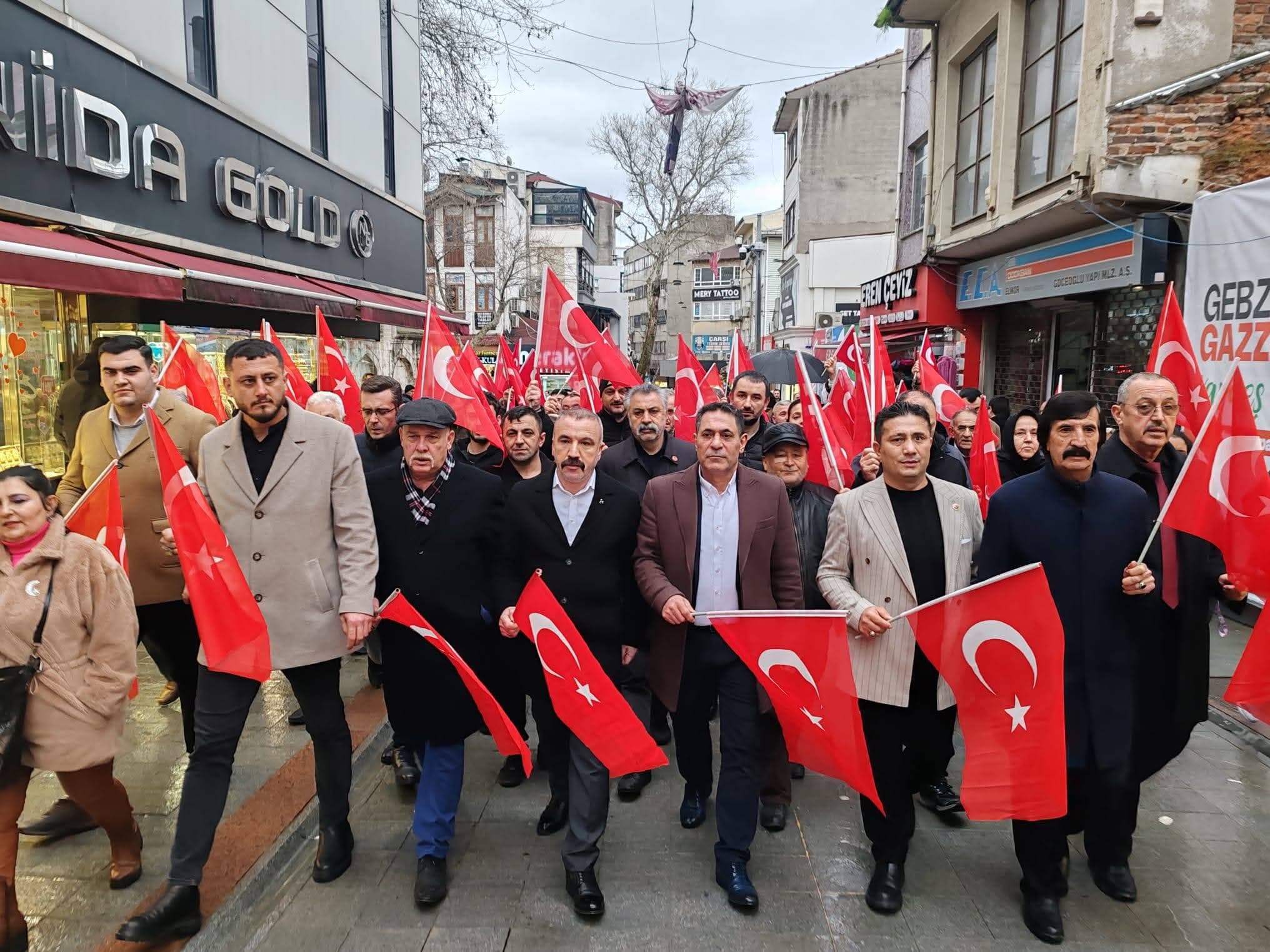 Gebze'de Bayrağa Saygı Yürüyüşü!